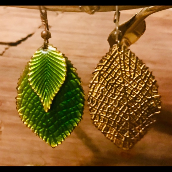 Free People 🍃Leaf Hugger🍃 Earrings - Picture 2 of 4